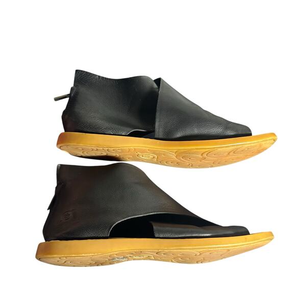 Born Black Leather Gladiator Iwa Sandals Zip Back Flat Comfort 7M - Picture 8 of 9